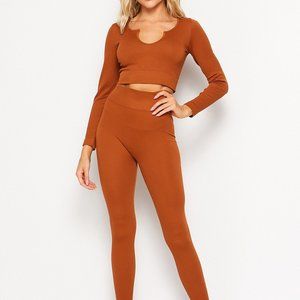 Active Clover Neck Crop Top / Leggings Set